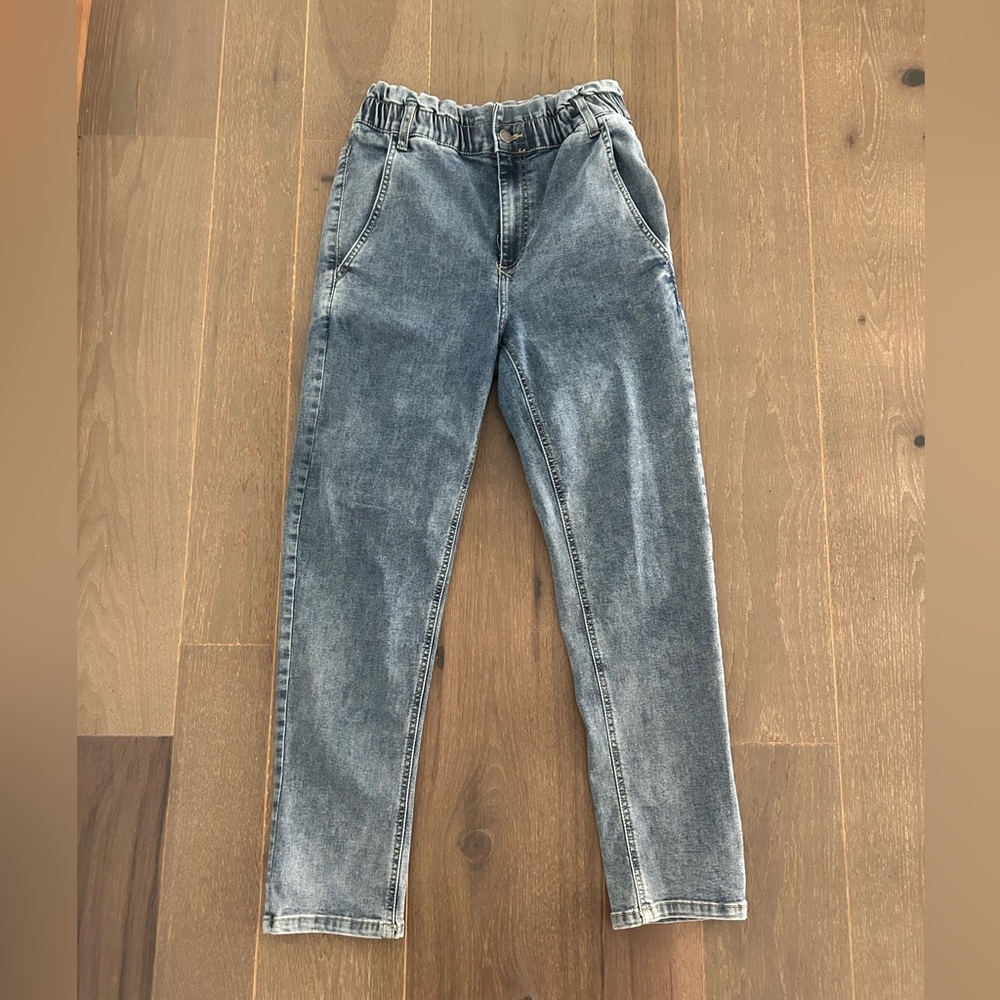 No brand but maybe Zara or lucky brand jeans